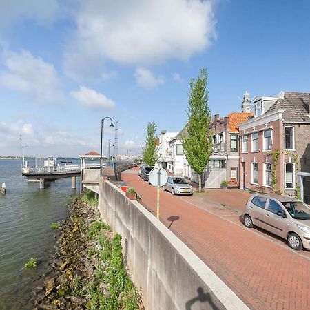 De Kapiteinshut Aan De Rivier Met Xl Ligbad En Sauna Lekkerkerk Zewnętrze zdjęcie