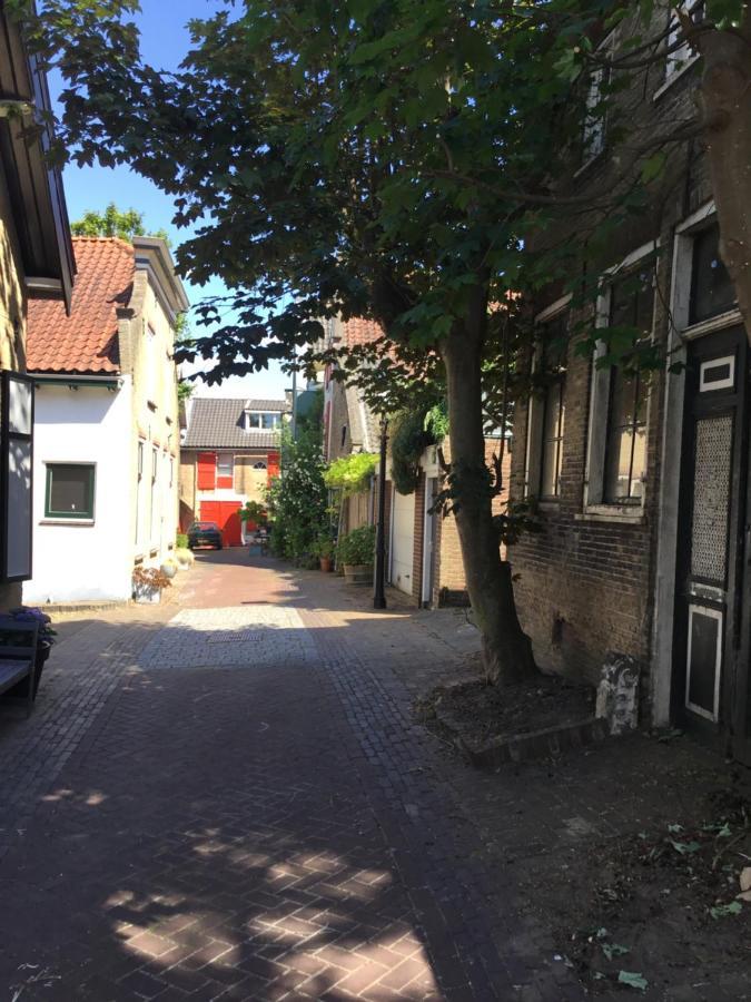 De Kapiteinshut Aan De Rivier Met Xl Ligbad En Sauna Lekkerkerk Zewnętrze zdjęcie