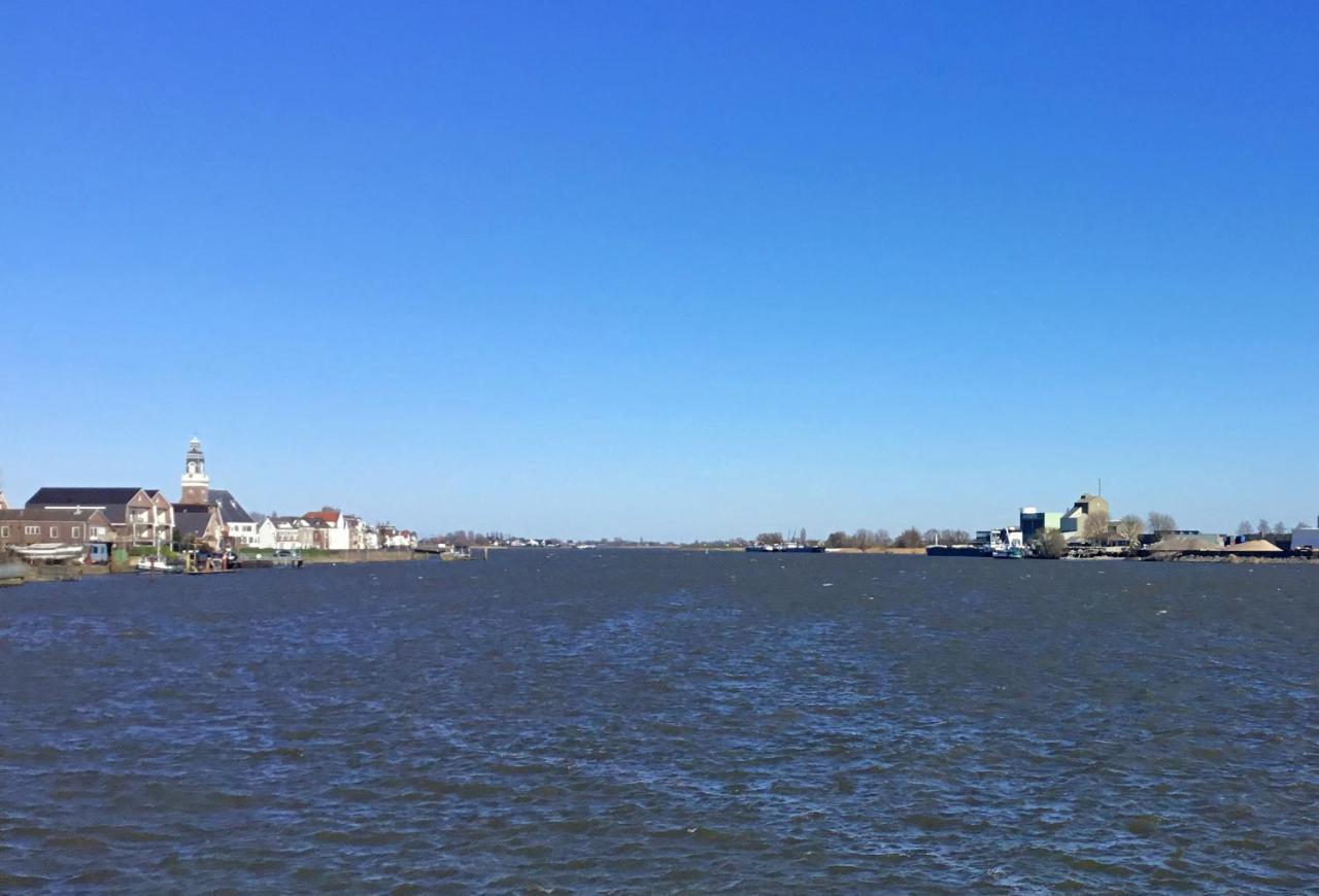 De Kapiteinshut Aan De Rivier Met Xl Ligbad En Sauna Lekkerkerk Zewnętrze zdjęcie