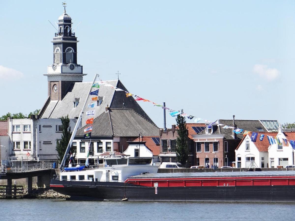 De Kapiteinshut Aan De Rivier Met Xl Ligbad En Sauna Lekkerkerk Zewnętrze zdjęcie
