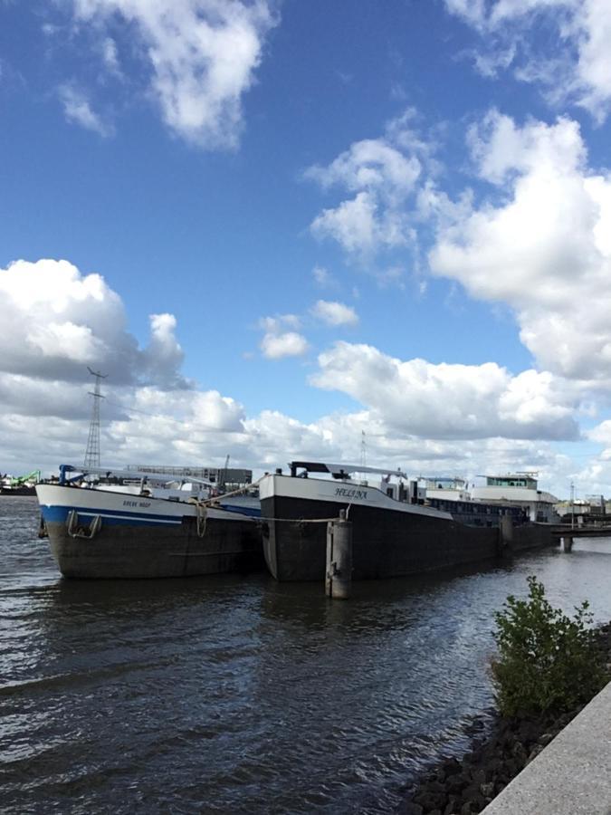 De Kapiteinshut Aan De Rivier Met Xl Ligbad En Sauna Lekkerkerk Zewnętrze zdjęcie